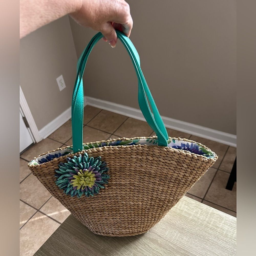PREOWNED … BATH & BODY WORKS Straw “FLOWER” Bucket / Tote Bag